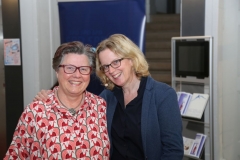 Bezirkstagskandidatin Gisela Niclas mit Natascha Kohnen